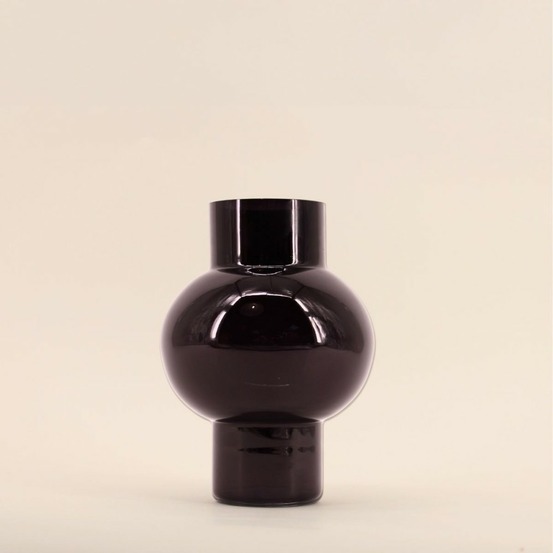 Vase boule talon en verre noir 21cm