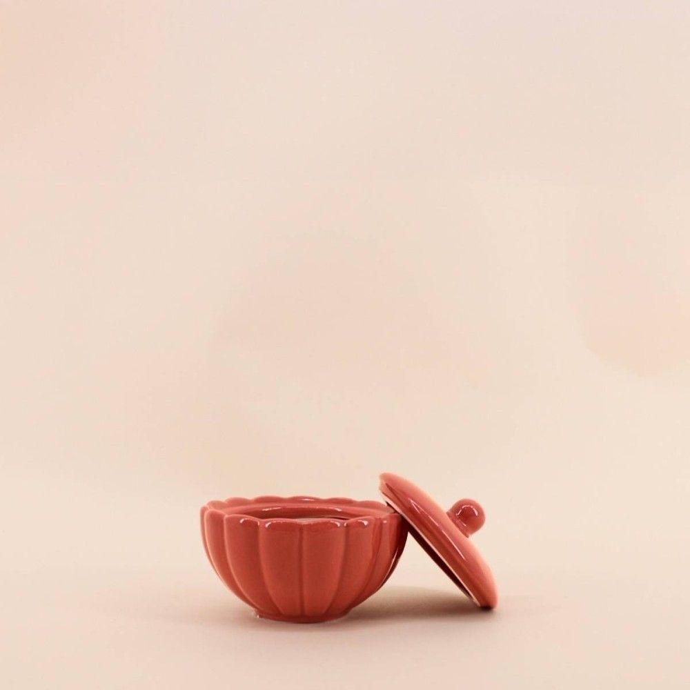 Bougie parfumée en céramique corolle à couvercle 11cm
