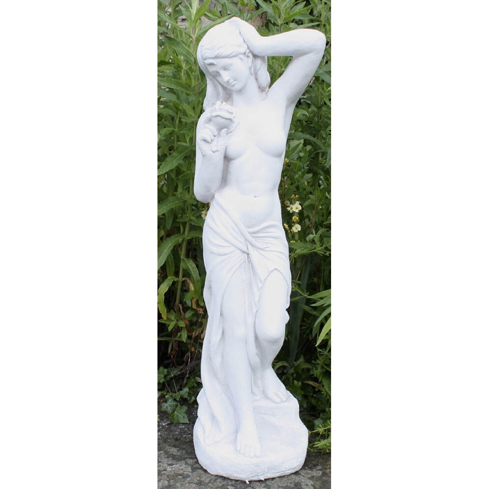 Sculpture femme debout avec rose à la main  en résine