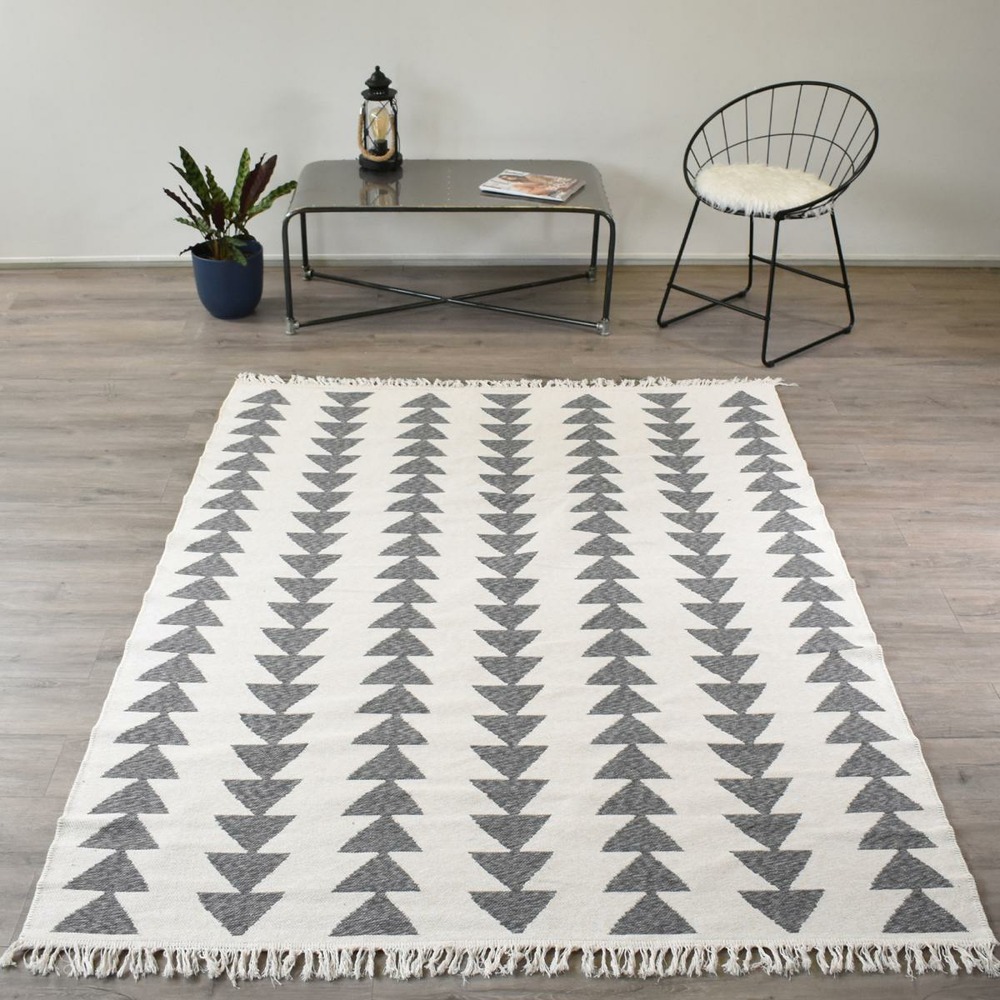 Tapis Kilim Fait Main 80x150 Cm Laine Grise Avec Pompons - Aratashen