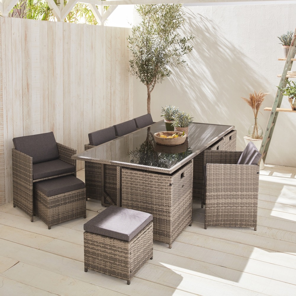 Table de jardin 8-12 places nuances de gris. Coussins gris chiné. Table encastrable + housse de protection gris foncé polyester