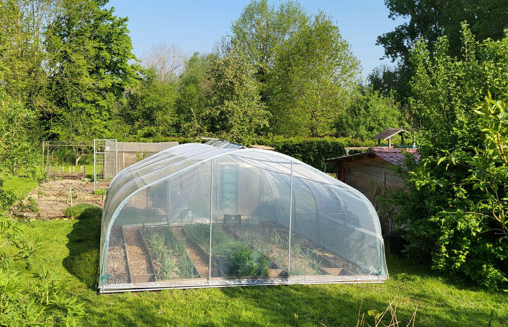 Serre tunnel de jardin - 30m² - 5 x 6m - pieds droits - aérations latérales - 5ème saison - les serres tonneau