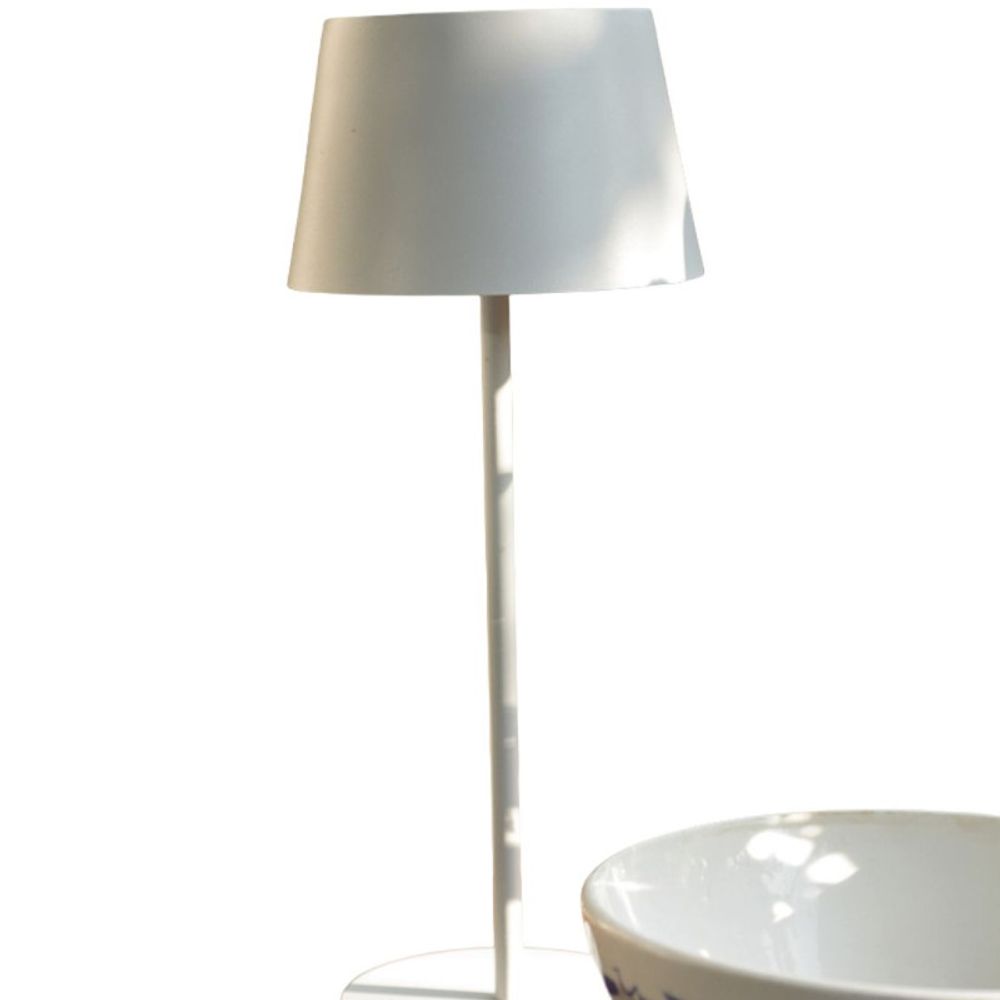 Lampe de table 200 lumens en métal recharge solaire et usb