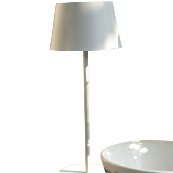 Lampe de table 200 lumens en métal recharge solaire et usb