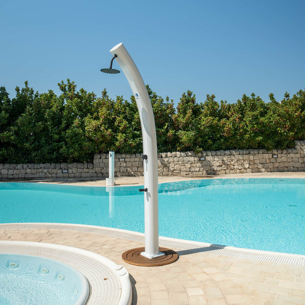 Douche solaire exterieure en aluminium blanc sined dafne white shower