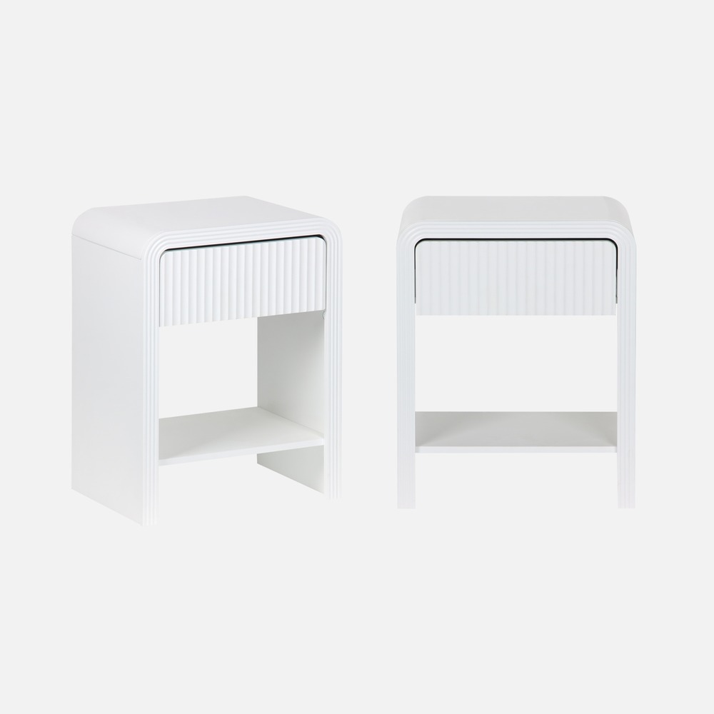 Lot de 2 tables de chevet effet bois blanc rainuré 1 tiroir, 1 étagère