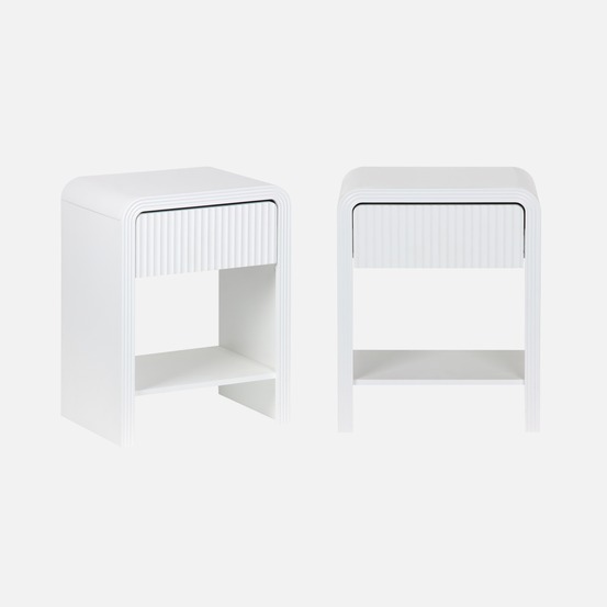 Lot de 2 tables de chevet effet bois blanc rainuré 1 tiroir, 1 étagère