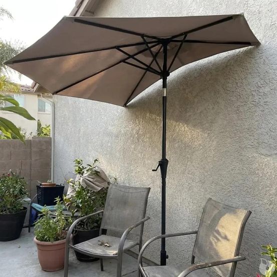 Parasol de terrasse demi-rond taupe ø 2,70 m avec manivelle - toile polyester 160 g/m²