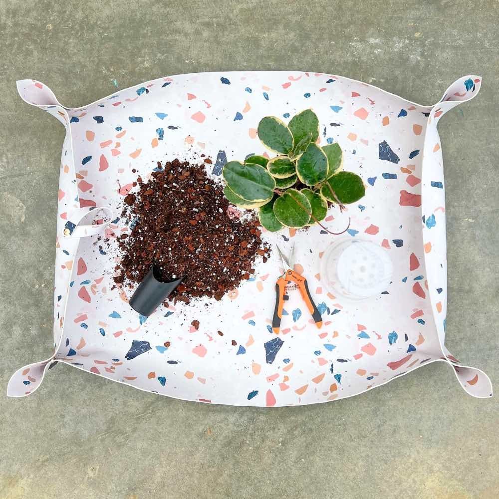 Imparfait - grand tapis de rempotage en simili cuir - terrazzo