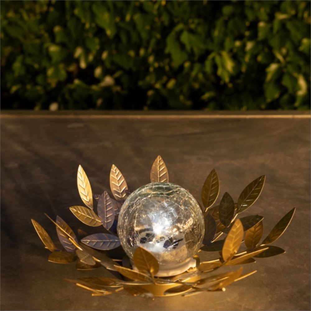 Rameau de noyer avec globe en verre craquelée solaire