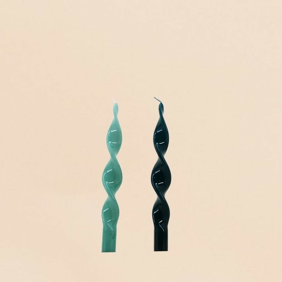 Etui de 2 bougies torsadées vertes 25cm