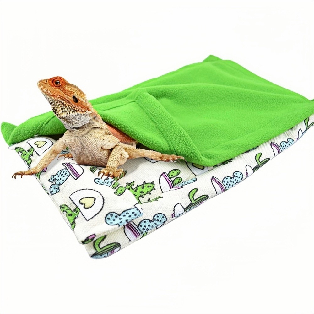 Lit - confortable, chaud, avec oreiller, couverture et housse en peluche