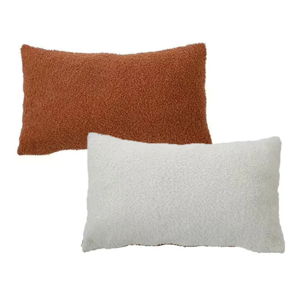 Coussin déco bouclé 
