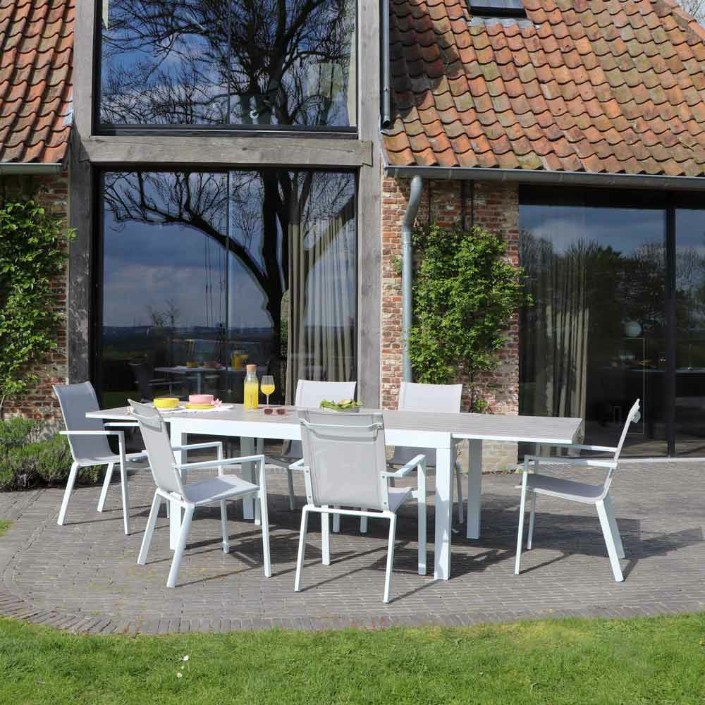 Ensemble tulum 6/10p en aluminium blanc et plateau en aluminium décors bois avec 6 fauteuils en textilène