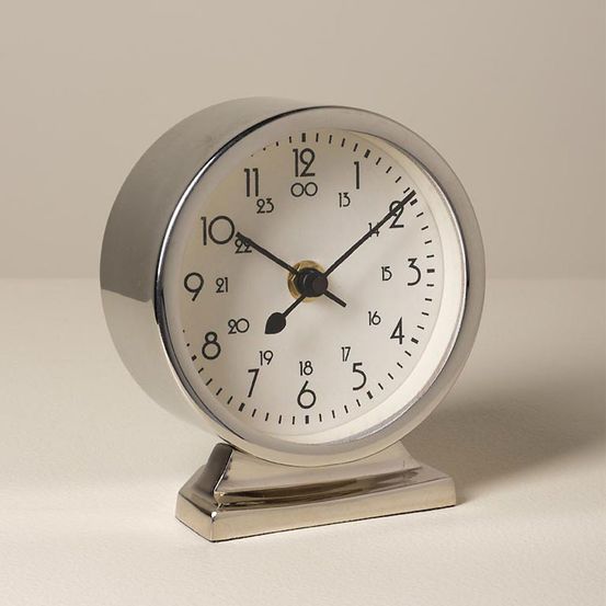 Petite horloge à poser acier 6x12x14cm