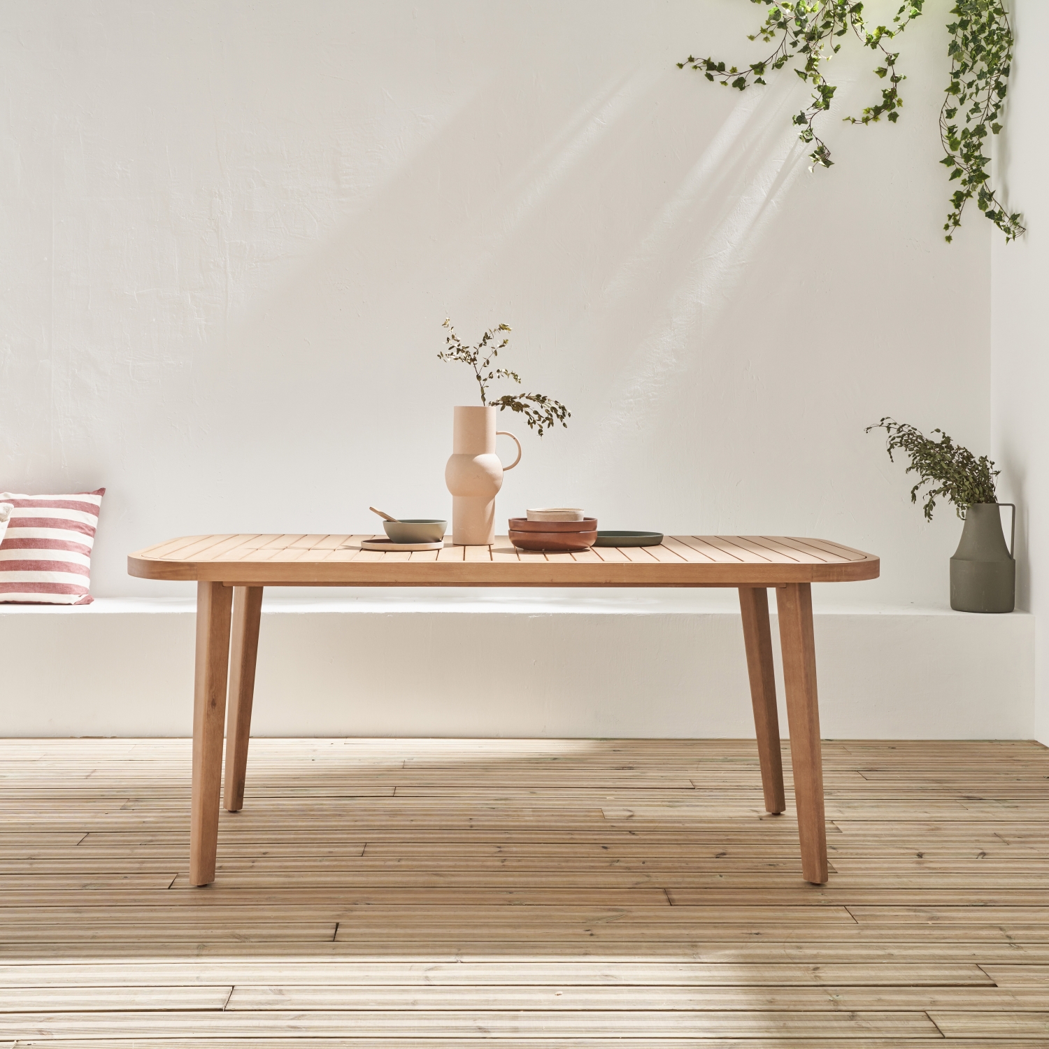 Table de jardin en bois d'eucalyptus . 6 places intérieur / extérieur