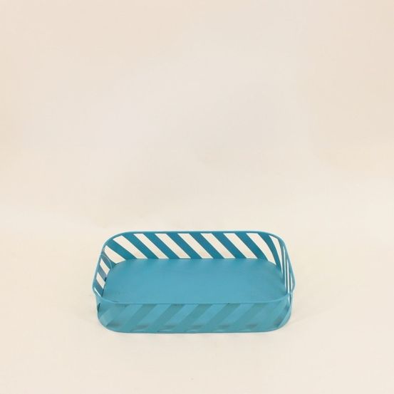 Plateau en métal bleu ajouré 20x30cm