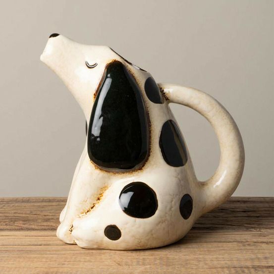 Pichet chien tacheté blanc noir grès 20x14x21cm