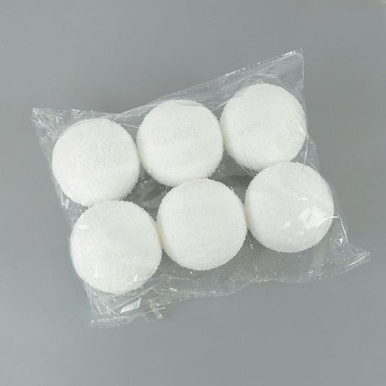 Boule de noël enneigée - 6 cm