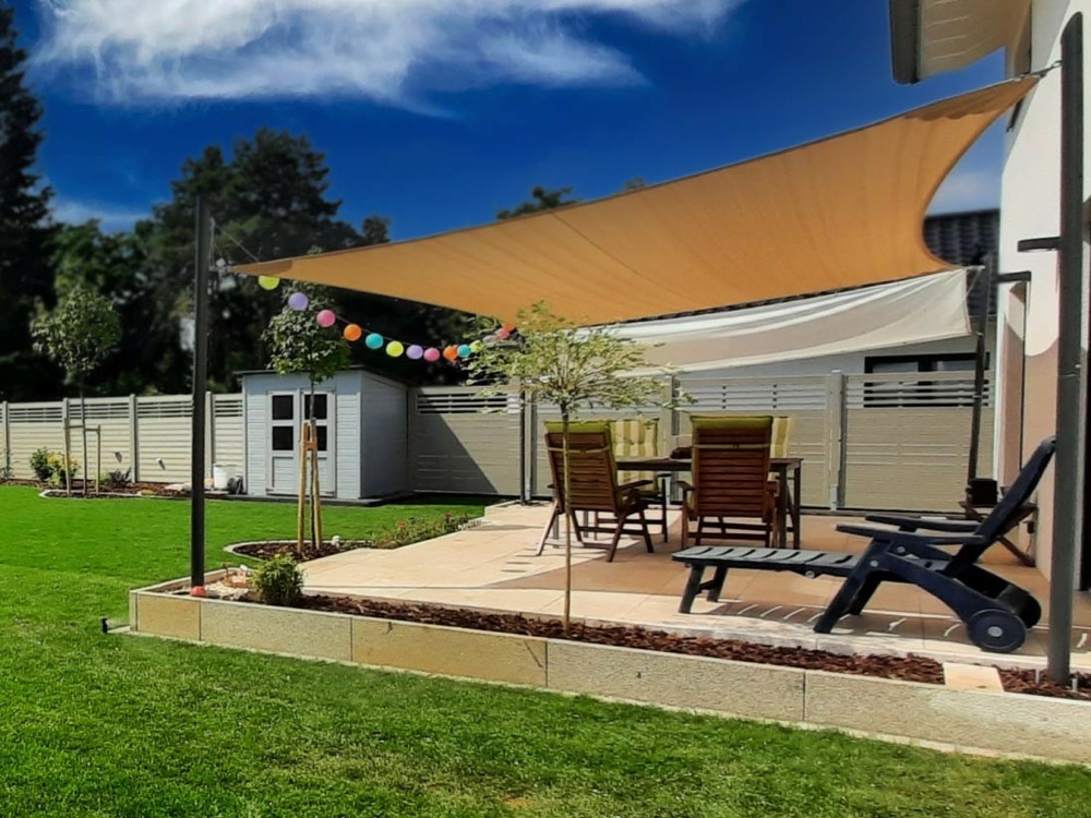 Voile d'ombrage ajourée qualité premium triangulaire 6x6x6m - hdpe 320g - couleur ivoire