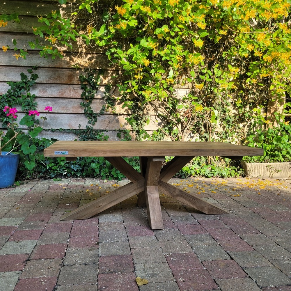 Table basse en teck recyclé conceptual