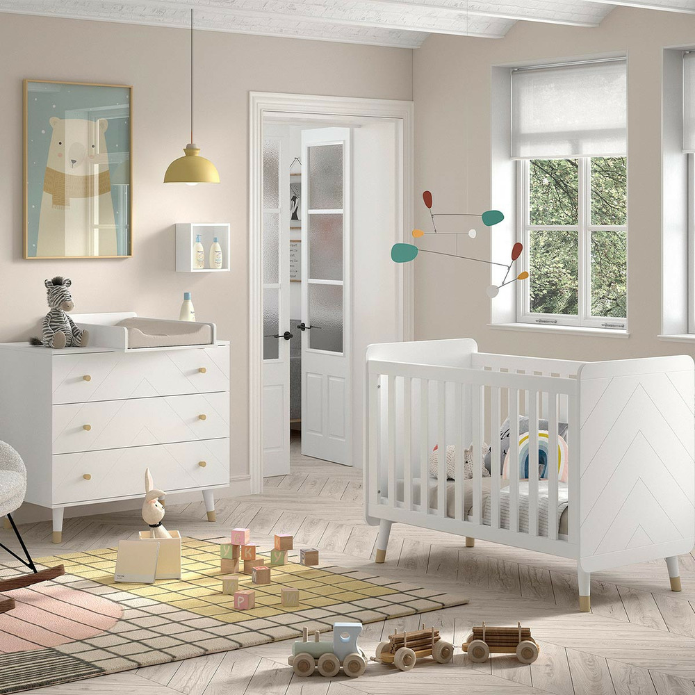 Pack - lit bébé, commode & plan à langer 