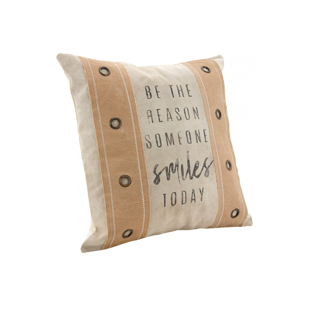 Coussin en coton beige à rivets