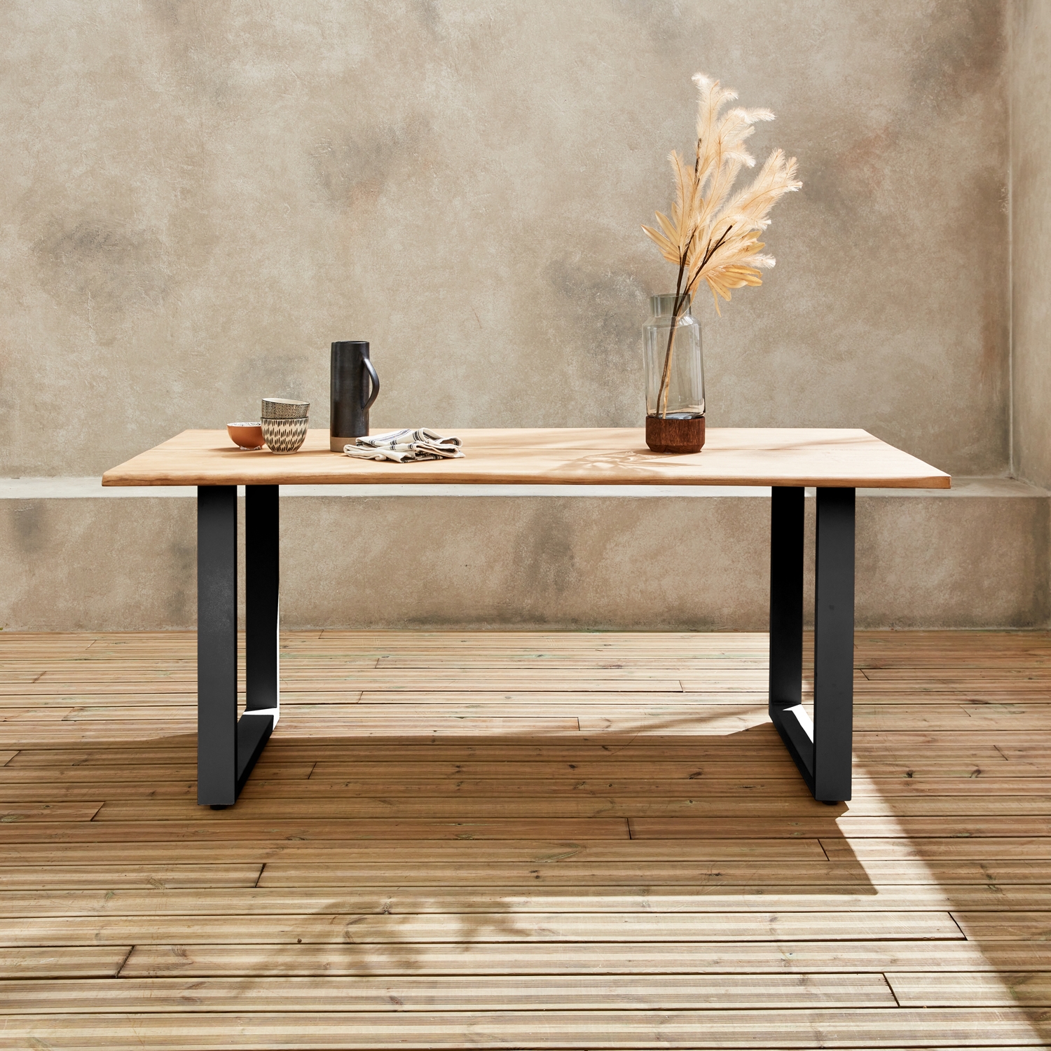 Table intérieur / extérieur en bois 180cm. 6 places. Bois d'acacia et structure en acier noir