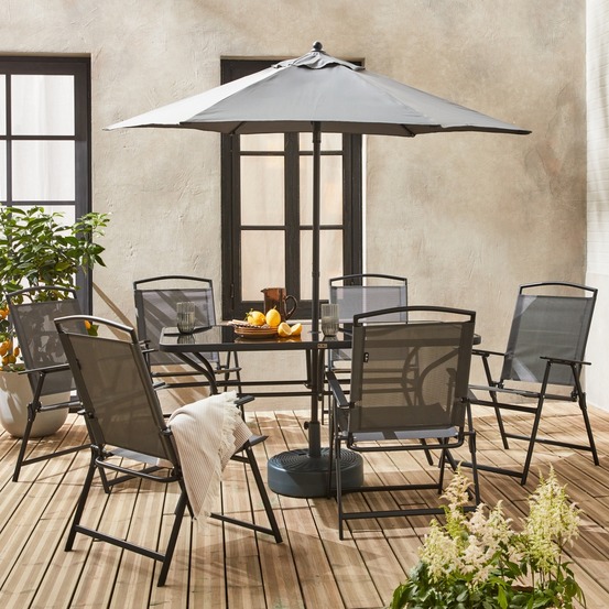 Table de jardin avec 6 fauteuils pliants gris et un parasol 2m. Anthracite. Structure acier avec revêtement anti rouille