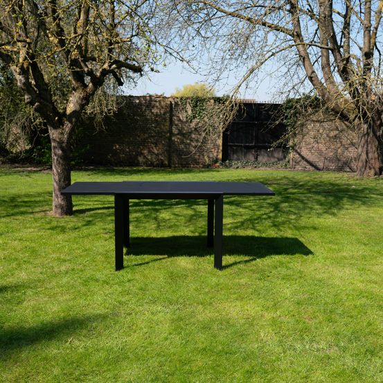 Table de jardin en aluminium extensible et verre poli noir 4/8 places modulo