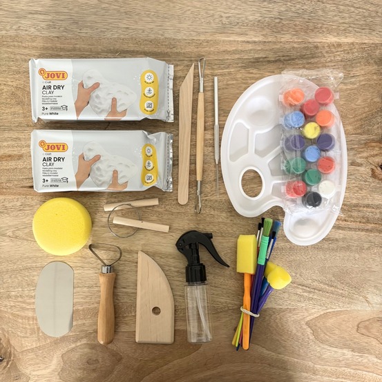 Kit poterie : coffret argile blanche + ustensiles + peinture