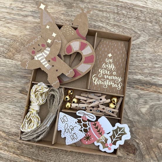 Kit d'emballage cadeaux (étiquettes, stickers, décorations, cordelettes) de noël