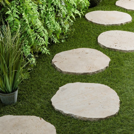 Pas japonais irrégulier travertin beige nuancé 55-60x3 cm (à l'unité) - ro'ma nature