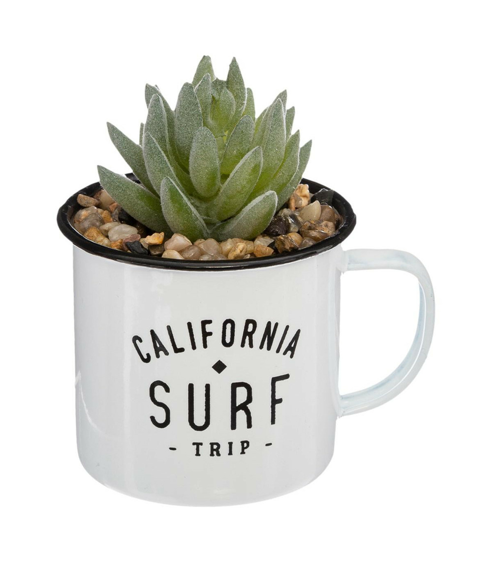 Plante artificielle dans un mug en métal