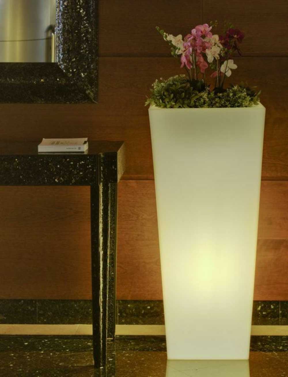 Pot lumineux de 41 x 89 cm LED multicolore rechargeable