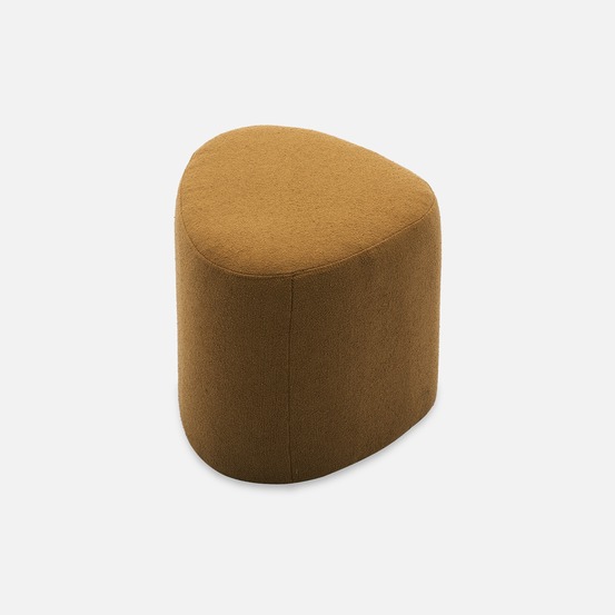Tabouret. Pouf en forme de galet en tissu moutarde. Tao l 60 x p 44 x h 40cm