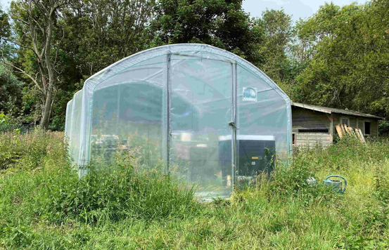 Serre tunnel de jardin - 9m² - 3 x 3m - pieds droits - aérations latérales - 4 saisons - les serres tonneau