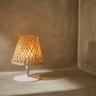 Lampe de table nomade sans fil en bambou naturel. Intérieur / extérieur