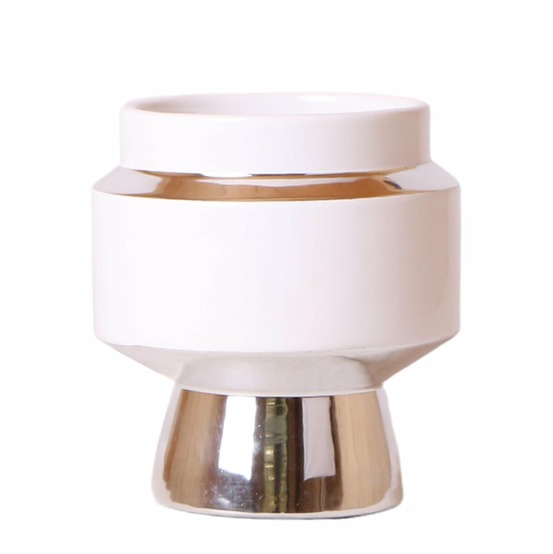 Le chic : pot en céramique blanche argentée