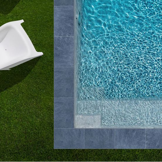 Kit complet - margelles pour piscine 6x3m en pierre bleue vietnam (avec colle, joint, hydrofuge ...) - ro'ma nature