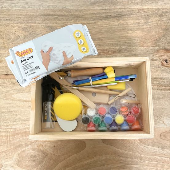 Kit poterie : coffret argile blanche + ustensiles + peinture