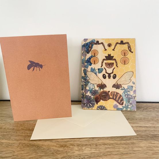 Carte en bois à assembler - abeille