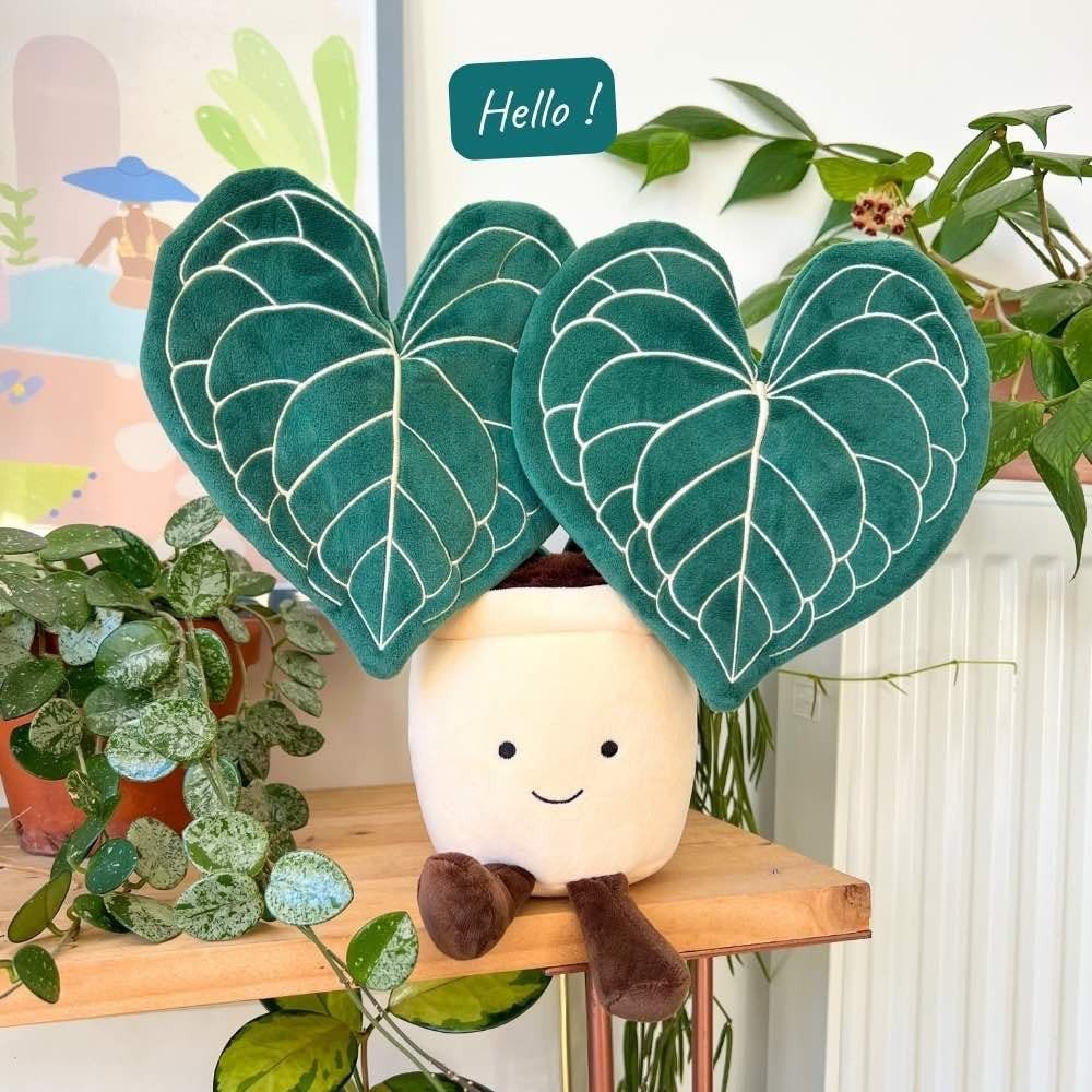 Peluche clari - sticker exclusif offert - mascotte plant and stories - j'adopte 1 peluche - plantes d'intérieur