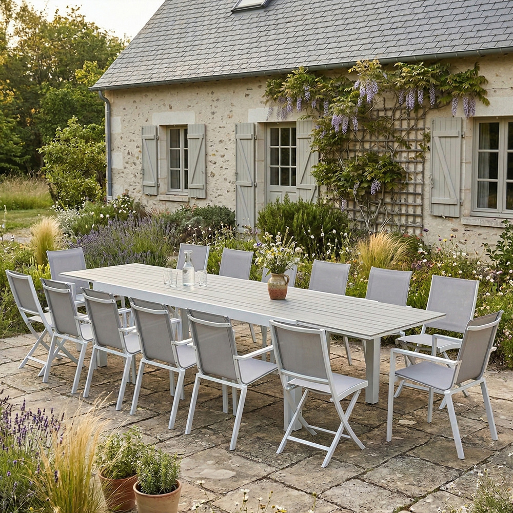 Ensemble tulum 10/14p en aluminium blanc et plateau en alu décors bois avec 10 fauteuils et 4 chaises pliantes