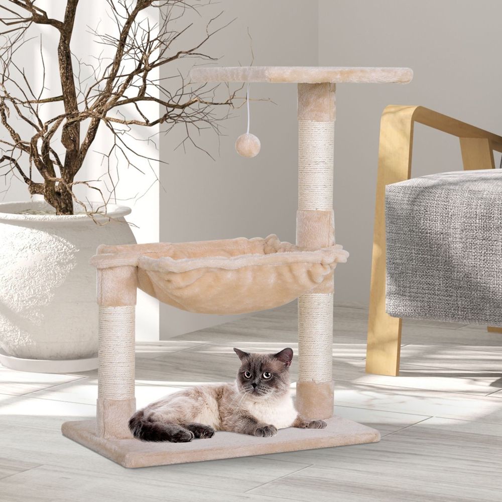 Arbre à chat 3 griffoirs grattoirs sisal naturel plateforme hamac et boule suspendue dim. 50l x 36l x 70h cm peluche courte beige