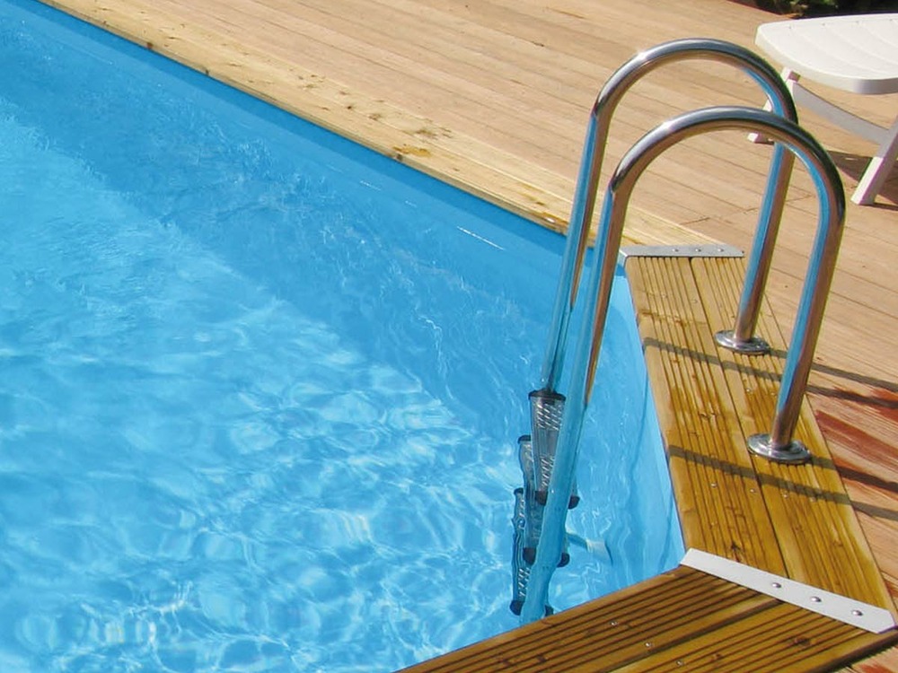 Echelle inox intérieure pour piscines bois