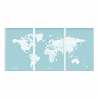 Carte en liège - woody map colors bleu / 180 x 90 cm / cadre blanc