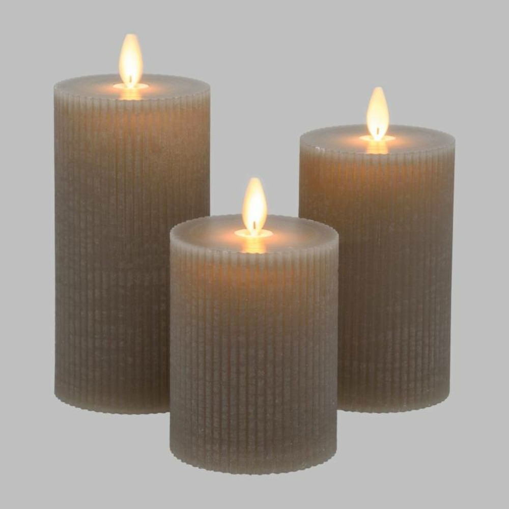 Lot de 3 bougies led flamme scintillante ø7,5cm h10/12,5/15cm avec nervures cire taupe avec télécommande