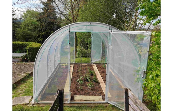 Serre tunnel de jardin - 18m² - 3 x 6m - pieds arrondis - polyéthylène haute densité - 2 portes - jardinière - les serres tonneau