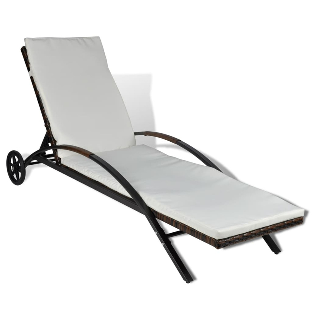 Chaise longue avec coussin et roues résine tressée marron bain de soleil